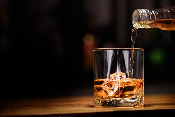 whisky_drinks_highball_glass_ice_525452_300x2001523825697.jpg